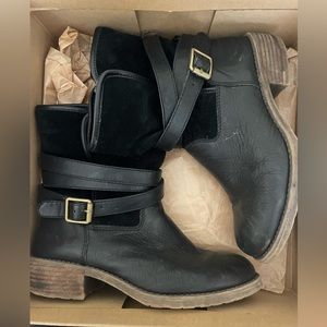 Worn lucky brand black boots